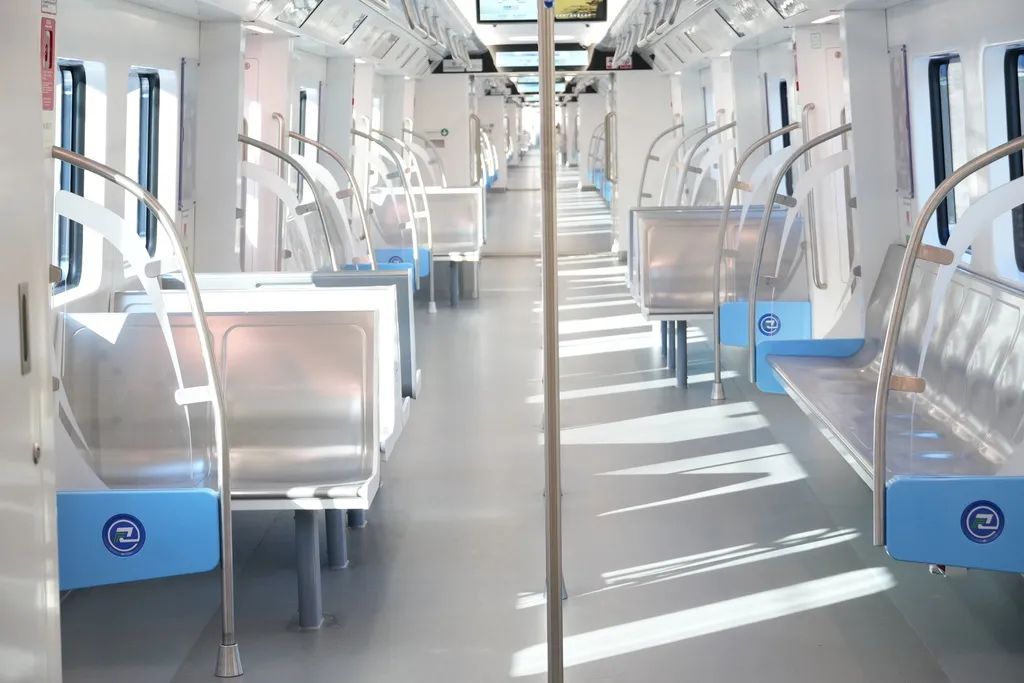 城軌快線15號(hào)線列車最大載客量2428人。重慶交通開投鐵路集團(tuán)供圖